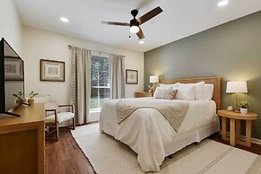 Charming Baton Rouge Retreat ~ 3 Mi to Lsu!