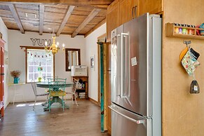 Patagonia Cottage w/ Patio & Yard: Walk to Town!