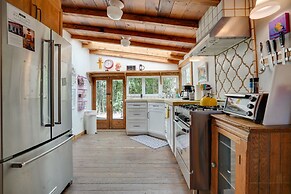 Patagonia Cottage w/ Patio & Yard: Walk to Town!