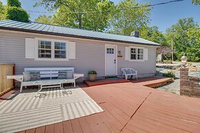 Cozy Mountain Home Cottage: Walk to Marina!