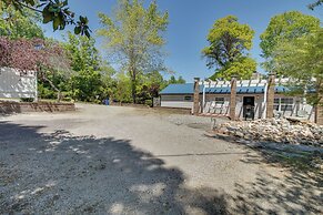 Cozy Mountain Home Cottage: Walk to Marina!