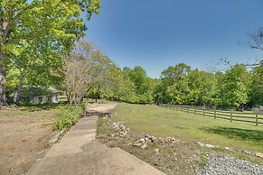 Cozy Mountain Home Cottage: Walk to Marina!