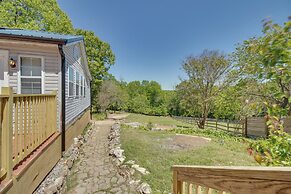 Cozy Mountain Home Cottage: Walk to Marina!