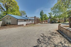 Cozy Mountain Home Cottage: Walk to Marina!