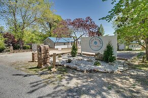 Cozy Mountain Home Cottage: Walk to Marina!