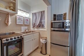 Cozy Mountain Home Cottage: Walk to Marina!