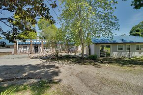 Cozy Mountain Home Cottage: Walk to Marina!