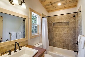 Quiet Mtn Cabin w/ Deck < 5 Mi to Fairplay Beach!