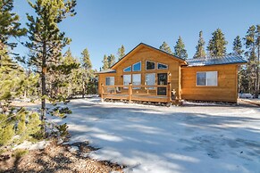 Quiet Mtn Cabin w/ Deck < 5 Mi to Fairplay Beach!