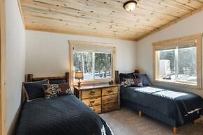 Quiet Mtn Cabin w/ Deck < 5 Mi to Fairplay Beach!