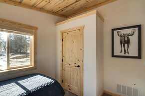 Quiet Mtn Cabin w/ Deck < 5 Mi to Fairplay Beach!