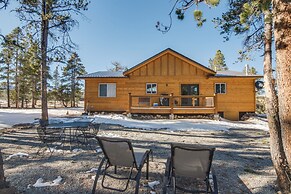 Quiet Mtn Cabin w/ Deck < 5 Mi to Fairplay Beach!