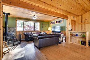 Rustic Pine Mtn Club Cabin w/ Beautiful View!