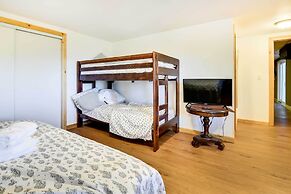 Rustic Pine Mtn Club Cabin w/ Beautiful View!