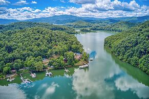 Luxe '3 Bears Cabin' on Watauga Lake w/ Decks!