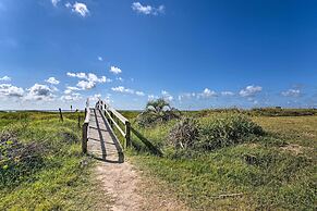 'the Spicy Crab' Freeport Home w/ Beach-view Deck!