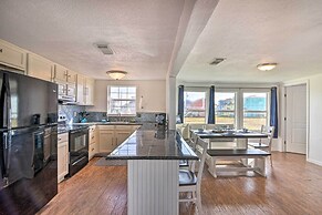 'the Spicy Crab' Freeport Home w/ Beach-view Deck!