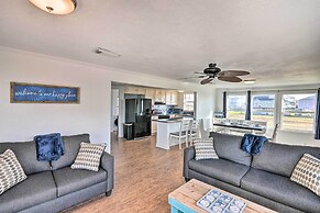 'the Spicy Crab' Freeport Home w/ Beach-view Deck!