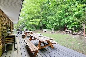 Beaver Lake Getaway w/ 2 Decks, Grill, & Views!