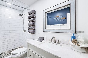 Beaver Lake Getaway w/ 2 Decks, Grill, & Views!