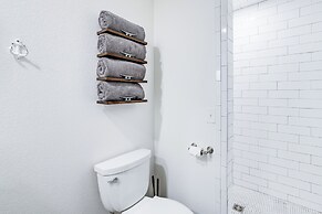 Beaver Lake Getaway w/ 2 Decks, Grill, & Views!