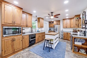 Beaver Lake Getaway w/ 2 Decks, Grill, & Views!