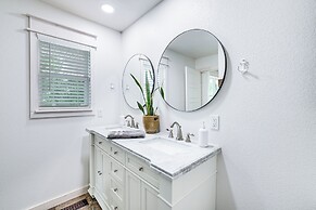 Beaver Lake Getaway w/ 2 Decks, Grill, & Views!