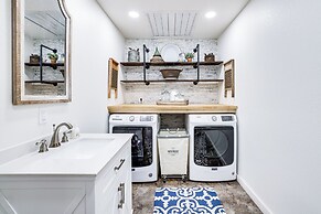 Beaver Lake Getaway w/ 2 Decks, Grill, & Views!