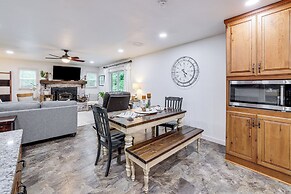 Beaver Lake Getaway w/ 2 Decks, Grill, & Views!