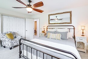 Beaver Lake Getaway w/ 2 Decks, Grill, & Views!