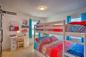 Walk to Lake Texoma: Family-friendly Retreat!