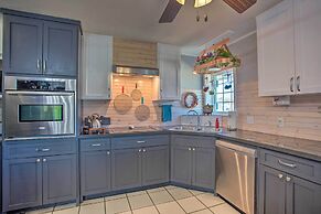 Walk to Lake Texoma: Family-friendly Retreat!