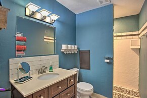 Walk to Lake Texoma: Family-friendly Retreat!