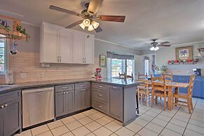 Walk to Lake Texoma: Family-friendly Retreat!