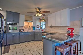 Walk to Lake Texoma: Family-friendly Retreat!