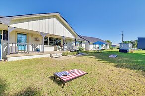 Walk to Lake Texoma: Family-friendly Retreat!