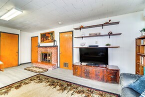 Cozy Home w/ Private Patio & Views, Hiking On-site