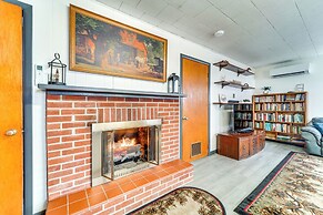 Cozy Home w/ Private Patio & Views, Hiking On-site