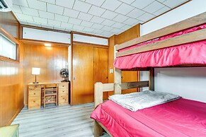 Cozy Home w/ Private Patio & Views, Hiking On-site