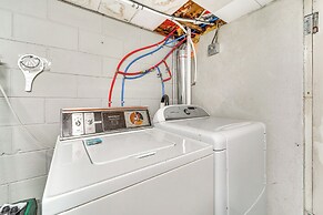 Cozy Home w/ Private Patio & Views, Hiking On-site