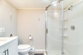 Cozy Home w/ Private Patio & Views, Hiking On-site