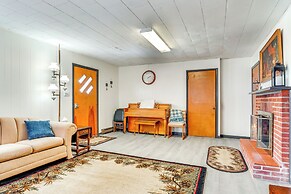 Cozy Home w/ Private Patio & Views, Hiking On-site