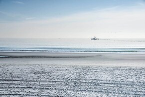 'below Deck' Beach House: Walk to the Ocean!