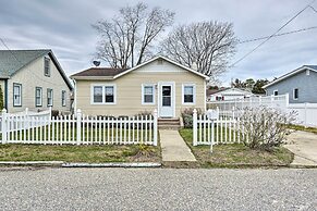 Cozy Villas Cottage w/ Deck, 1/2 Block to Beach!