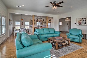 Pool, Hot Tub & Game Room: Schulenburg Retreat