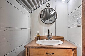 Pool, Hot Tub & Game Room: Schulenburg Retreat