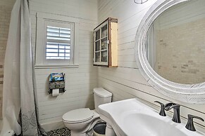 Pool, Hot Tub & Game Room: Schulenburg Retreat