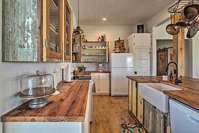 Pool, Hot Tub & Game Room: Schulenburg Retreat