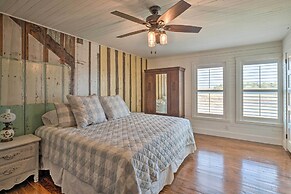 Pool, Hot Tub & Game Room: Schulenburg Retreat