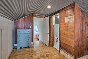 Pool, Hot Tub & Game Room: Schulenburg Retreat